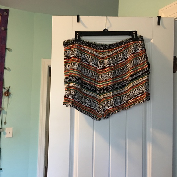 Patterned Shorts - Picture 2 of 3